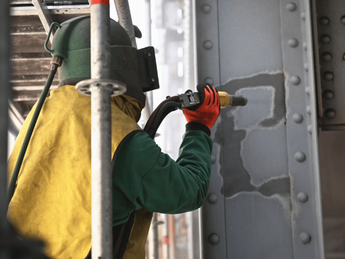 sandblasting with silica sand 7 sandblasting with silica sand 7